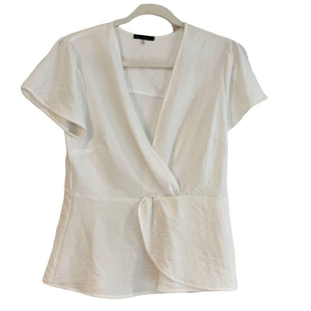 Basil & Lola White V-neck Short Sleeve Blouse Medium